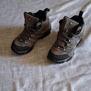 Men's Hiking Boots - Black and Brown